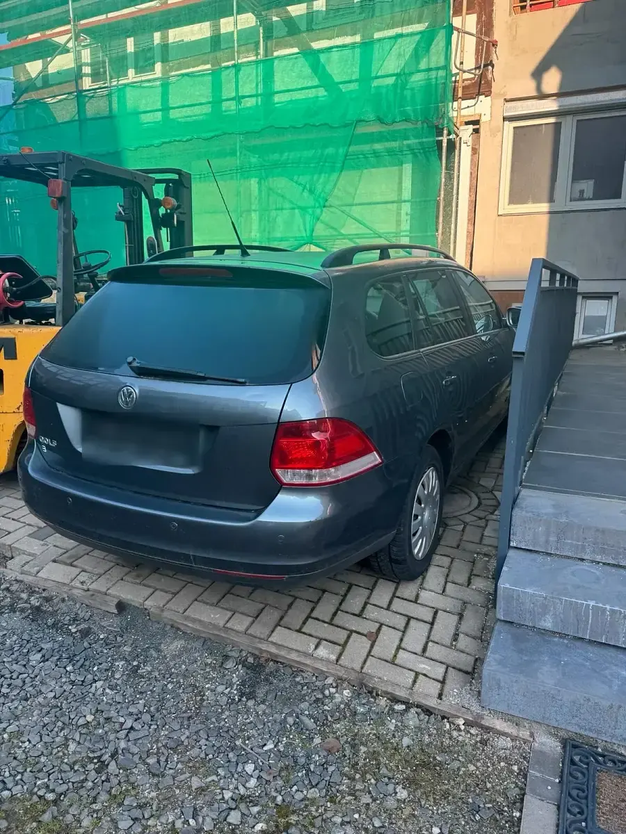 Gebraucht VW Golf VI 106 PS (77 kW) 2009 Grau Kleinwagen
