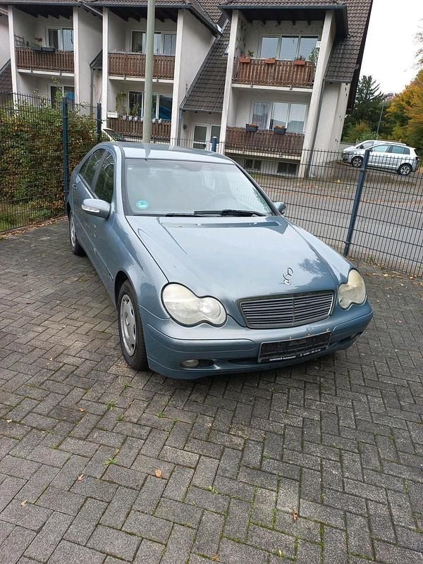 Blau Gebraucht 2004 Mercedes C180 Limousine | 1.500 € (Superpreis) - Bild 1/4