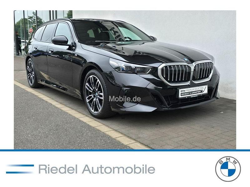 Schwarz Gebraucht 2024 BMW 540 M Sport Kombi | 65.680 € - Bild 1/3