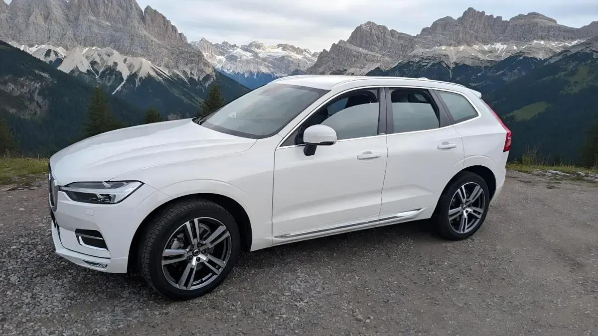 Gebraucht Volvo XC60 163 PS (119 kW) 2021 Weiß SUV