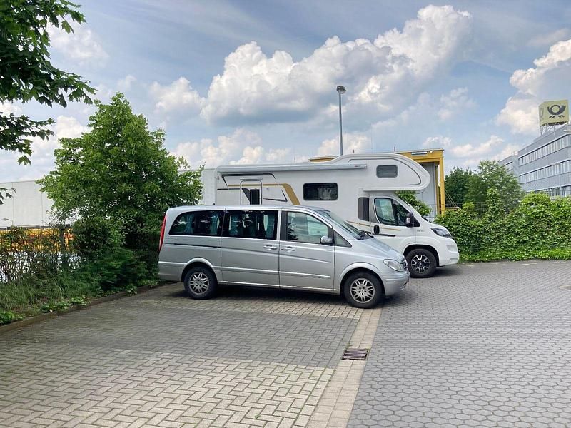 Silber Gebraucht 2004 Mercedes Viano Van / Kleinbus | 3.300 € (Etwas zu teuer) - Bild 1/4