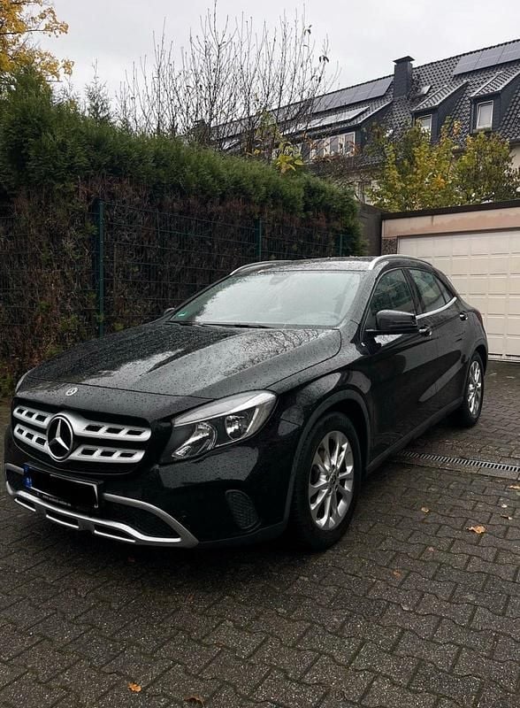Schwarz Gebraucht 2018 Mercedes GLA200 SUV | 15.000 € (Guter Preis) - Bild 1/4