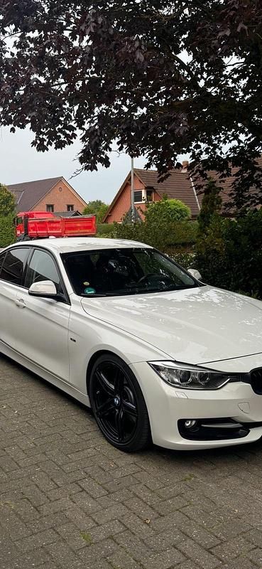 Weiß Gebraucht 2012 BMW 328 Limousine | 10.750 € (Guter Preis) - Bild 1/4