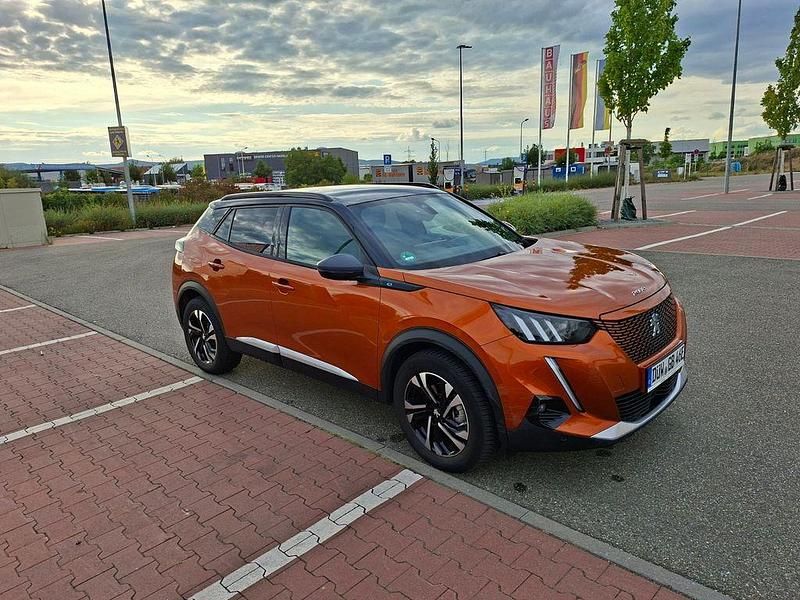 Orange Gebraucht 2021 Peugeot e-2008 GT SUV | 17.500 € (Guter Preis) - Bild 1/4