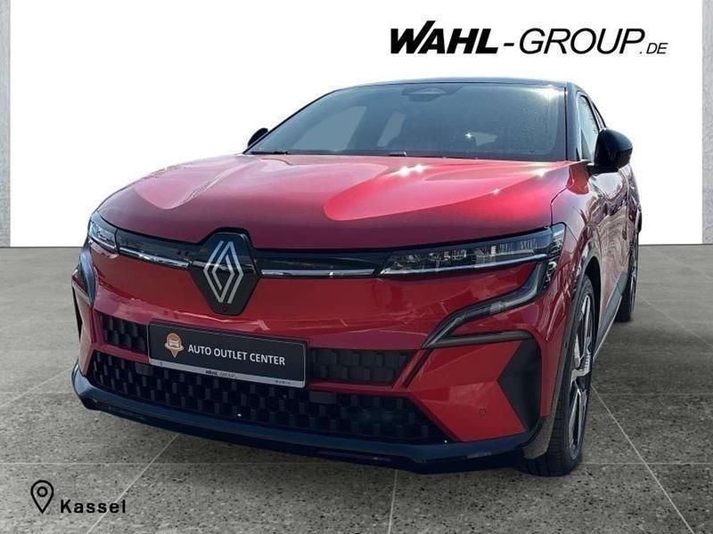 Używany Renault Megane E-Tech Techno 160 kW (218 KM) 2023 Czerwony Sedan/Limuzyna