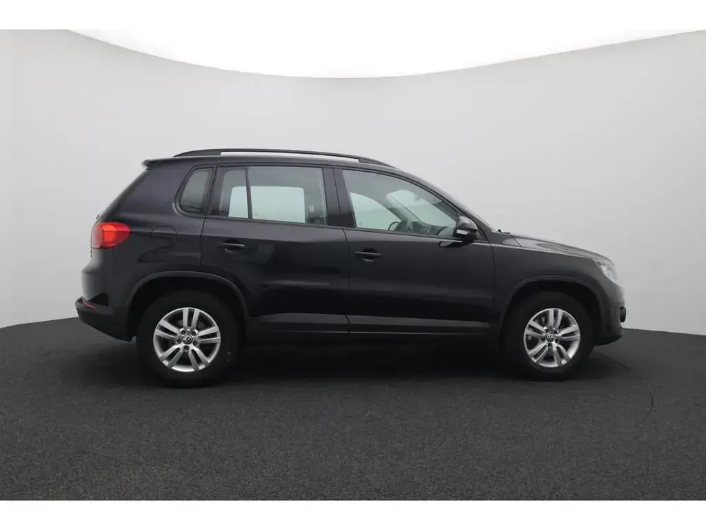 Gebraucht VW Tiguan Trendline 140 PS (102 kW) 2015 Schwarz SUV