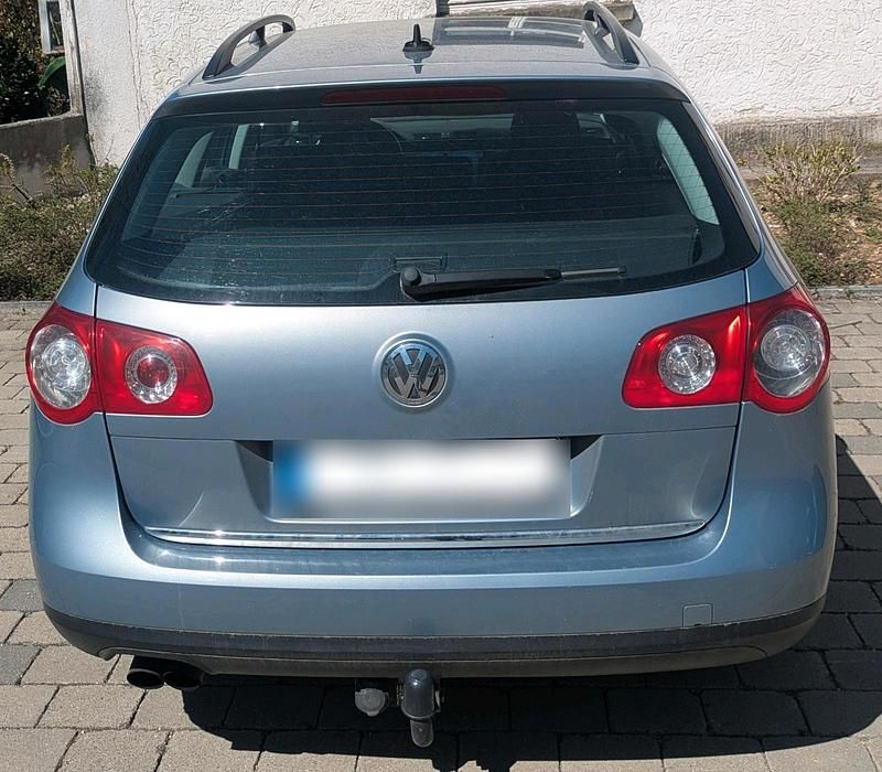 Gebraucht VW Passat 160 PS (117 kW) 2008 Blau Kombi