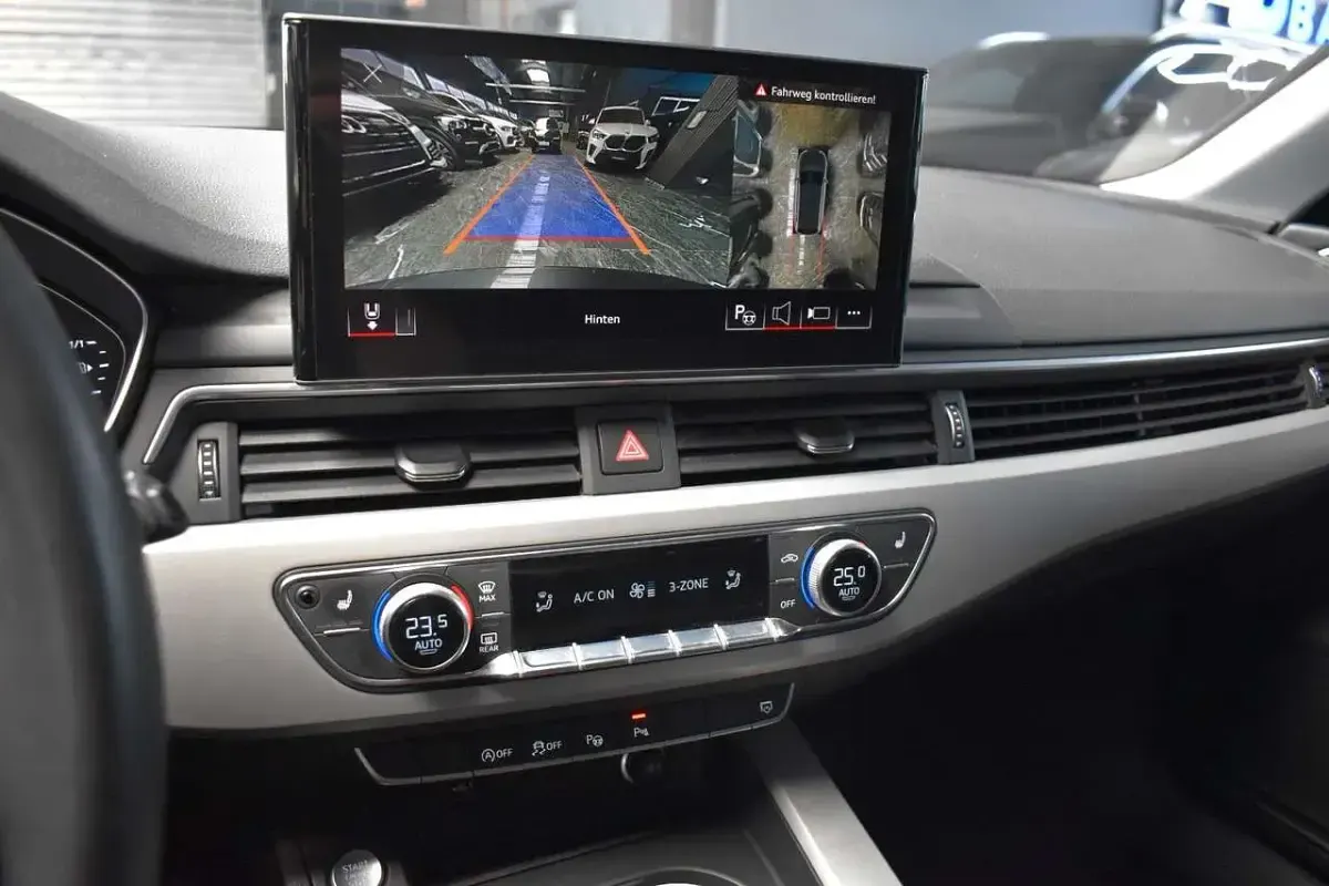 Gebraucht Audi A4 Advanced 163 PS (119 kW) 2023 Grau Kombi