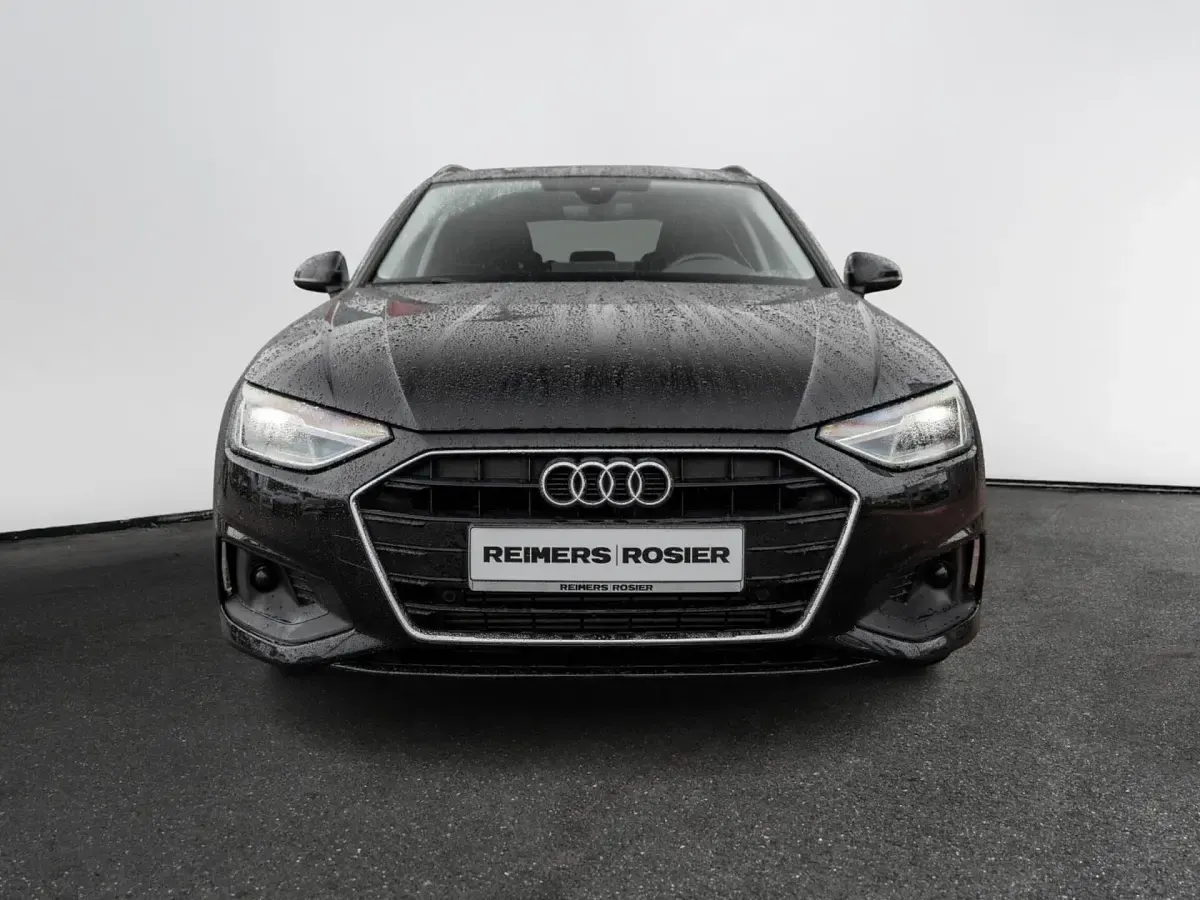 Gebraucht Audi A4 Basis 150 PS (110 kW) 2022 Schwarz Kombi