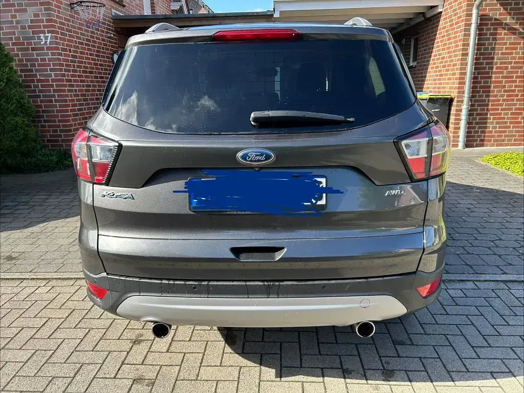 Gebraucht Ford Kuga Titanium 150 PS (110 kW) 2019 Grau SUV
