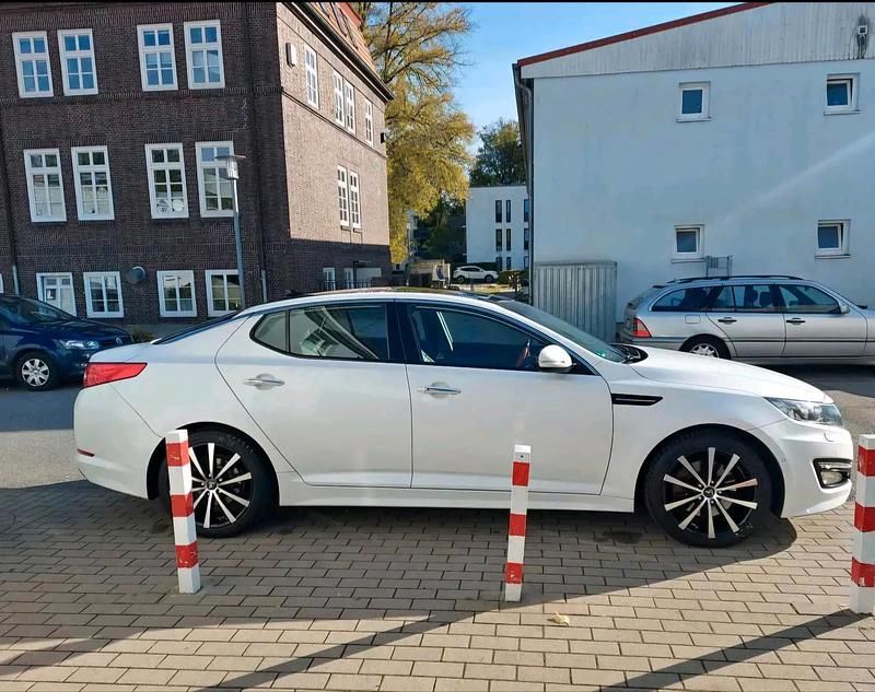 Weiß Gebraucht 2012 Kia Optima Limousine | 10.500 € (Etwas zu teuer) - Bild 1/4