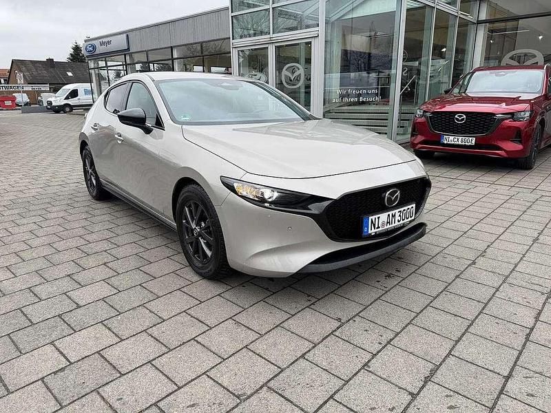 Platinumquartz metallic Gebraucht 2024 Mazda 3 Homura-Line Limousine | 24.900 € (Superpreis) - Bild 1/4