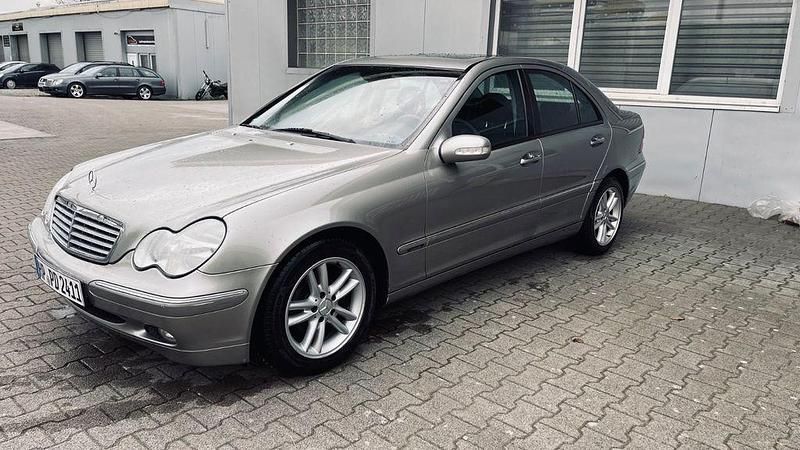 Gebraucht Mercedes C200 163 PS (119 kW) 2002 Beige Limousine