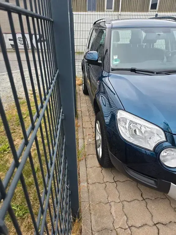 Gebraucht Skoda Yeti Active 105 PS (77 kW) 2014 Blau SUV