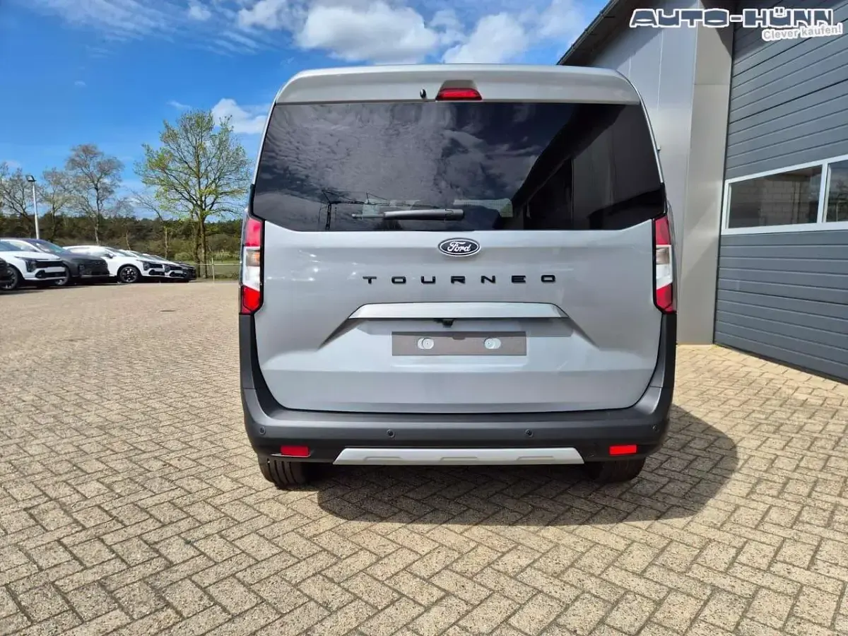 Nowe Ford Tourneo Courier Active 125 KM (91 kW) 2026 Srebrny Minivan