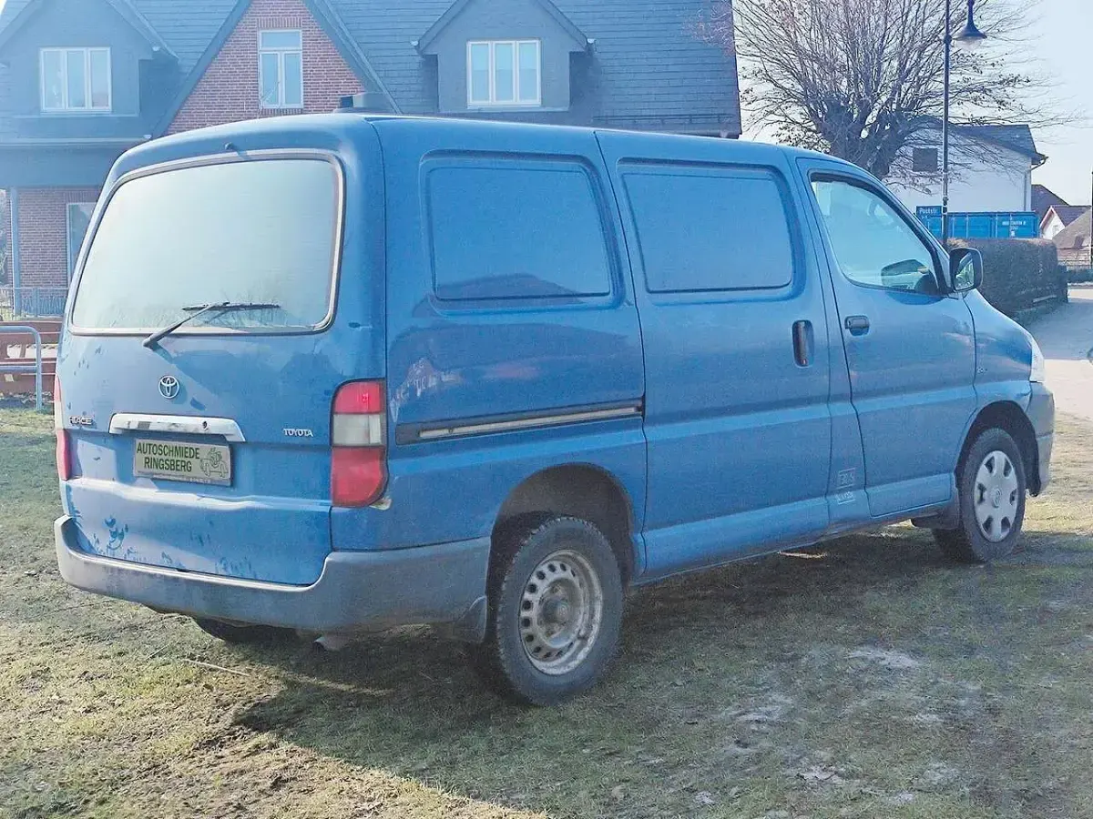 Gebraucht Toyota HiAce 95 PS (69 kW) 2010 Blau Van