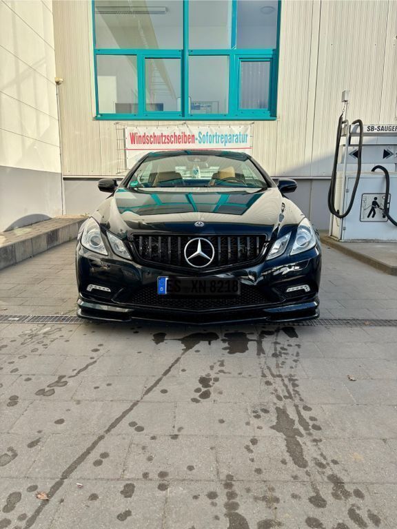 Schwarz Gebraucht 2009 Mercedes E500 Avantgarde Coupé | 15.500 € (Etwas zu teuer) - Bild 1/4