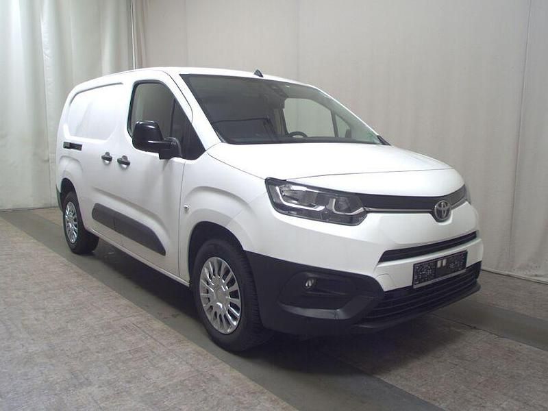 Gebraucht Toyota Proace 131 PS (96 kW) 2022 Schaumweiss Van / Kleinbus