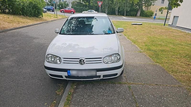 Weiß Gebraucht 2003 VW Golf IV Kleinwagen | 1.200 € (Fairer Preis) - Bild 1/4