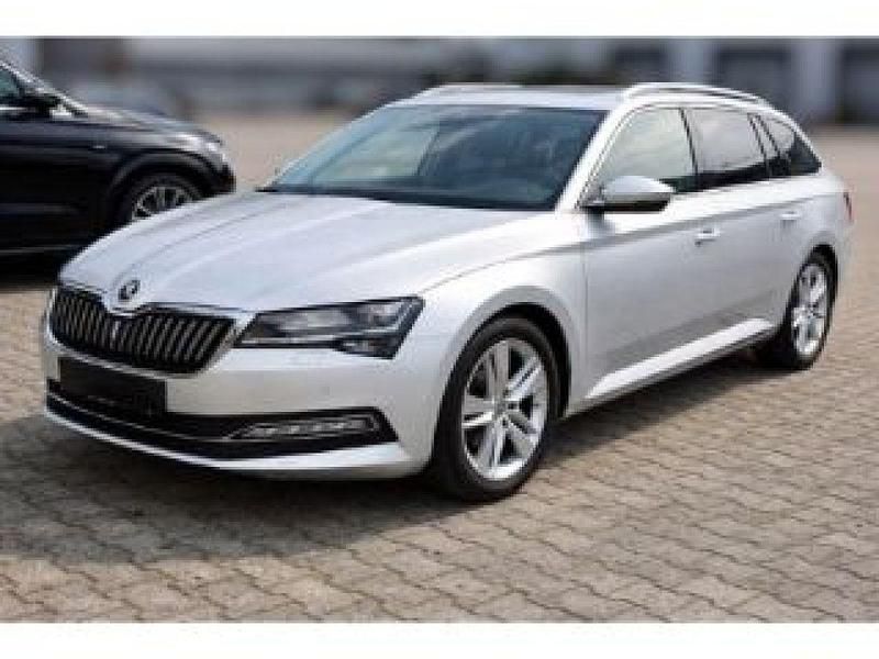 Gebraucht Skoda Superb Premium Edition 200 PS (147 kW) 2023 Silber Kombi