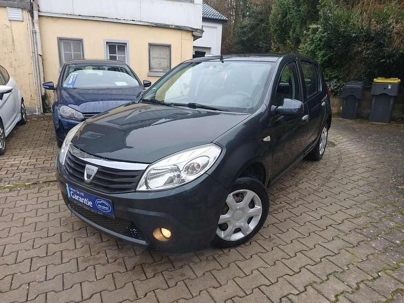 Grau "comete" Gebraucht 2011 Dacia Sandero Lauréate Kleinwagen | 2.799 € - Bild 1/3