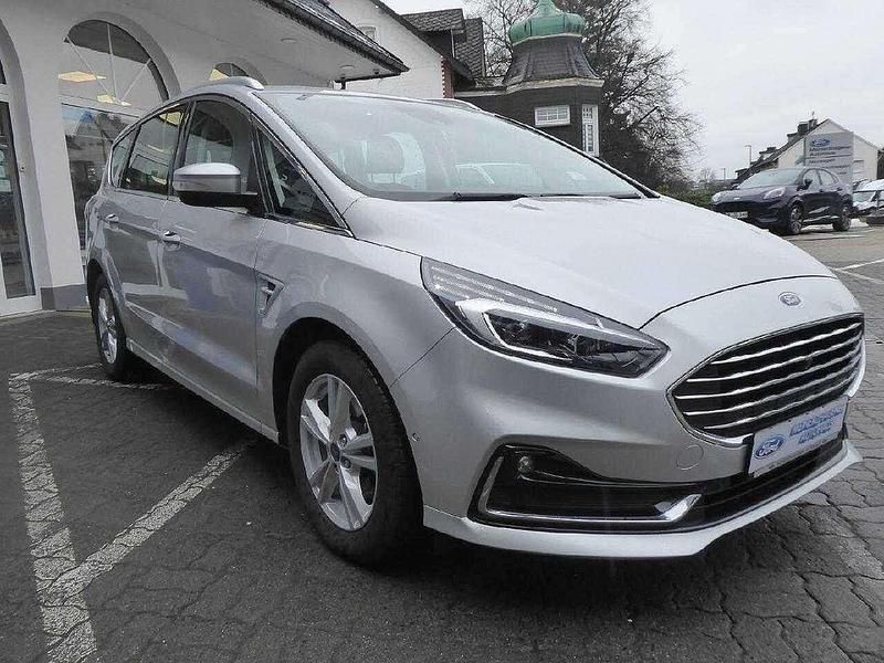Gebraucht Ford S-MAX Titanium 150 PS (110 kW) 2022 Silber Van / Kleinbus