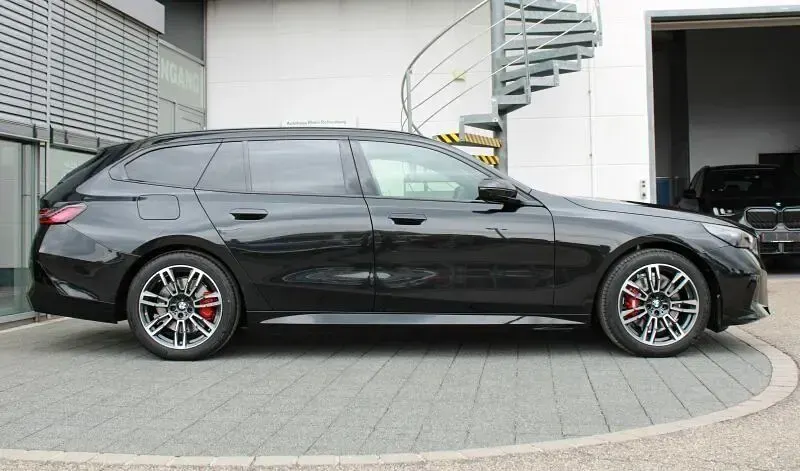 Neu BMW 520 M Sport 197 PS (144 kW) 2026 Schwarz Kombi