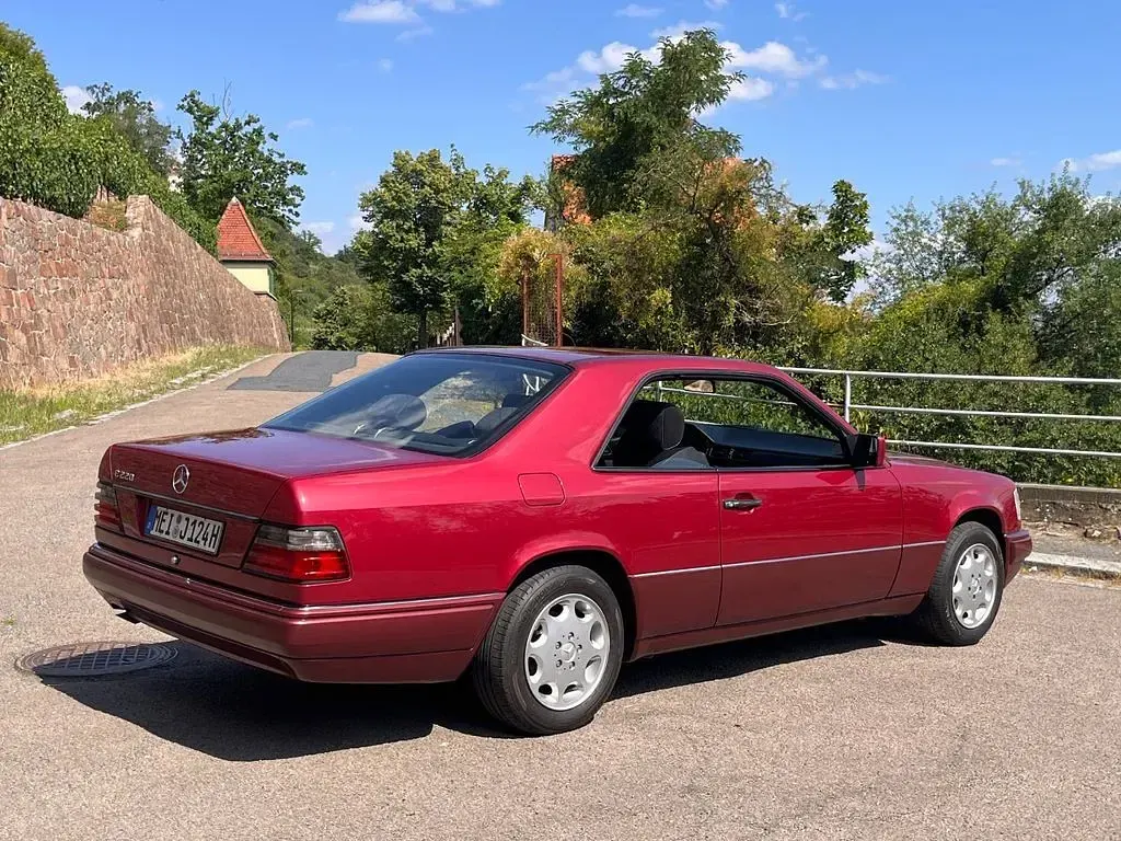 Gebraucht Mercedes E230 150 PS (110 kW) 1994 Rot Limousine