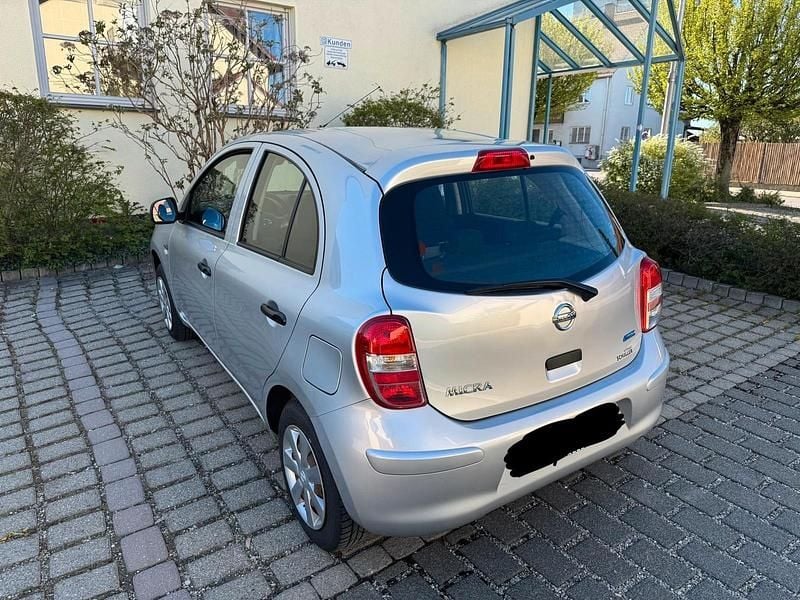 Gebraucht Nissan Micra 80 PS (58 kW) 2012 Silber Kleinwagen