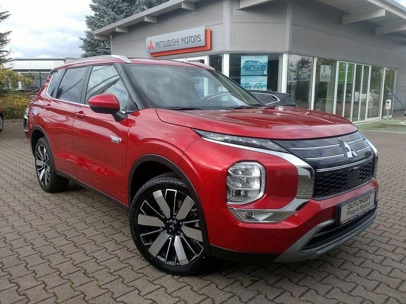 Rot Gebraucht 2025 Mitsubishi Outlander P-HEV Edition SUV | 52.980 € - Bild 1/4