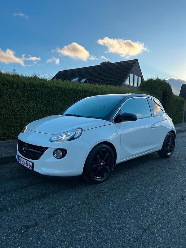 Weiß Gebraucht 2016 Opel Adam Kleinwagen | 8.950 € (Fairer Preis) - Bild 1/4
