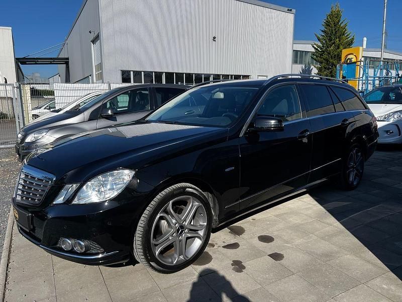 Gebraucht Mercedes E200 184 PS (135 kW) 2012 Schwarz Kombi