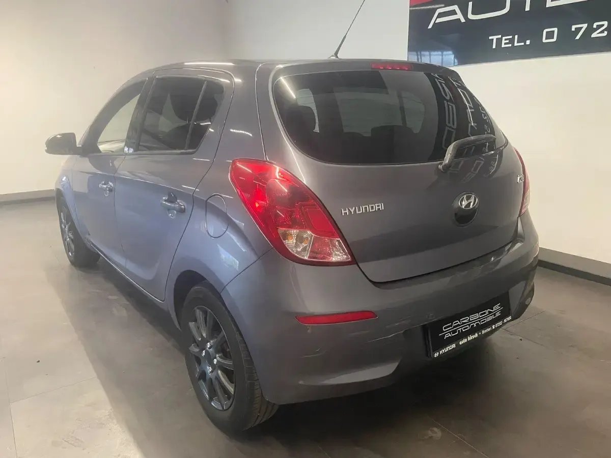 Gebraucht Hyundai i20 Edition 86 PS (63 kW) 2014 Grün Kleinwagen