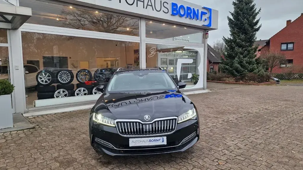 Gebraucht Skoda Superb LAURIN & KLEMENT 190 PS (139 kW) 2020 Schwarz Kombi