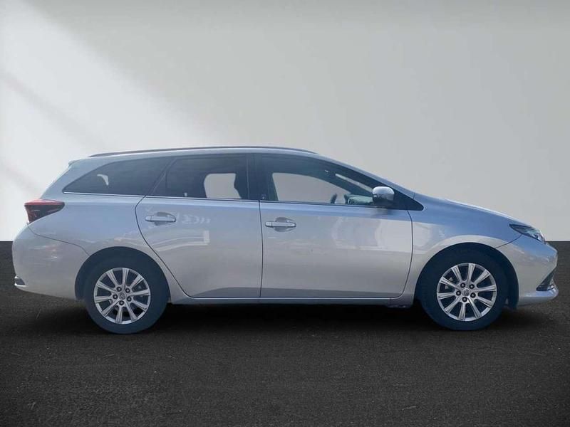 Gebraucht Toyota Auris Multidrive S 116 PS (85 kW) 2019 Platinsilber metallic Kleinwagen