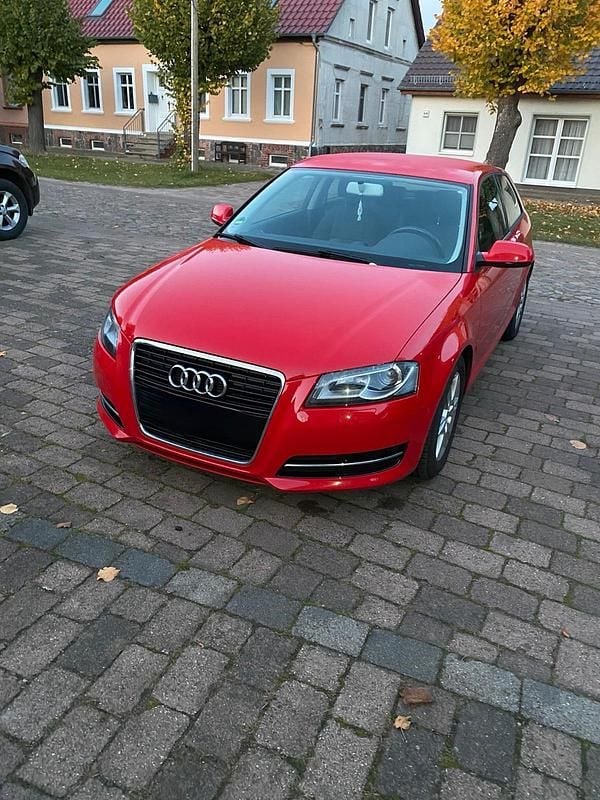 Gebraucht Audi A3 105 PS (77 kW) 2010 Rot Kleinwagen