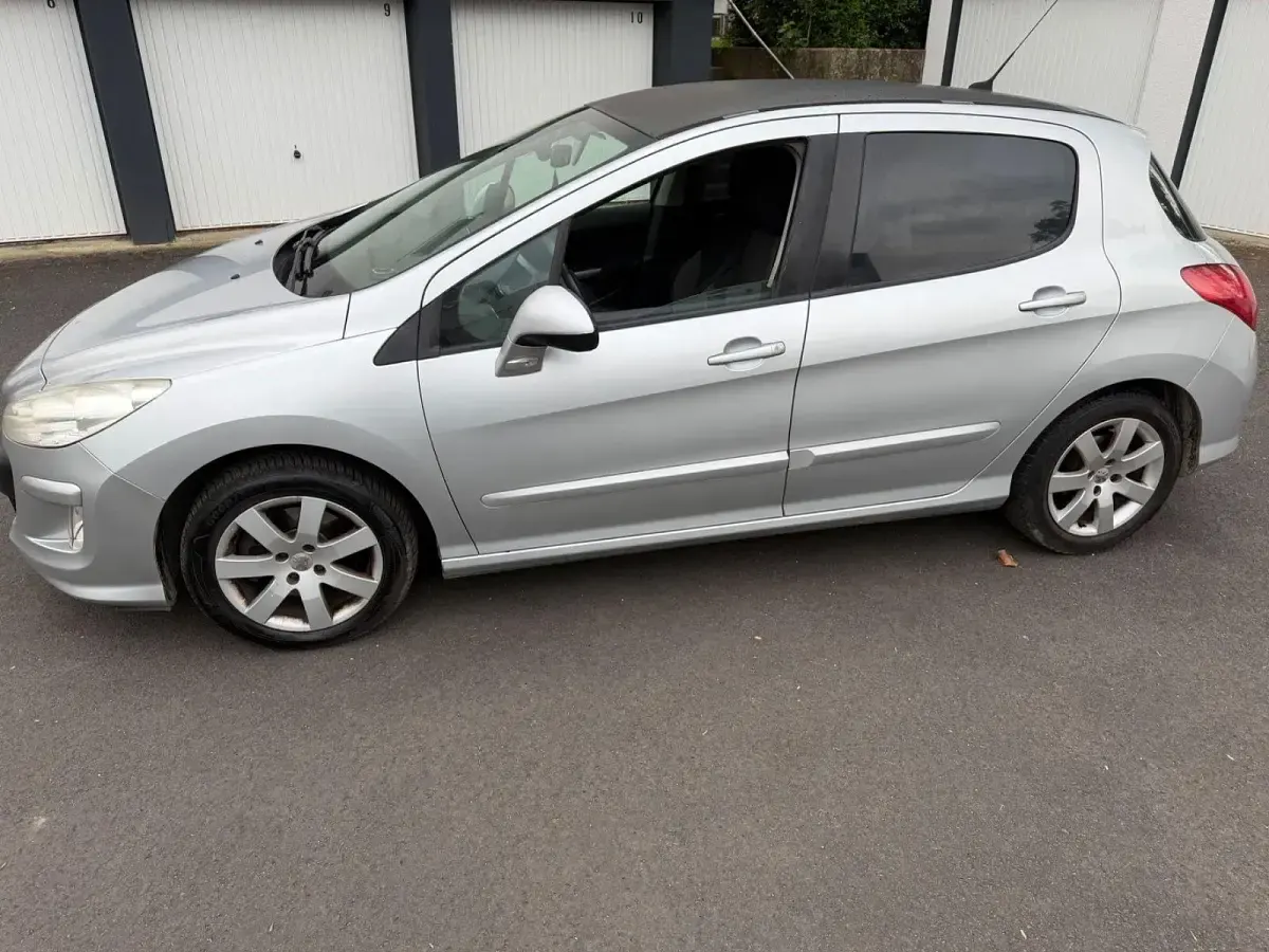 Gebraucht Peugeot 308 150 PS (110 kW) 2010 Silber Limousine
