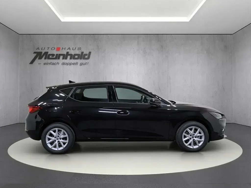 Używany Seat Leon Style 116 KM (85 kW) 2025 Czarny Sedan/Limuzyna