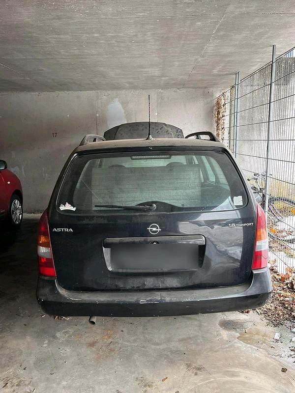 Gebraucht Opel Astra 103 PS (75 kW) 2004 Schwarz Limousine