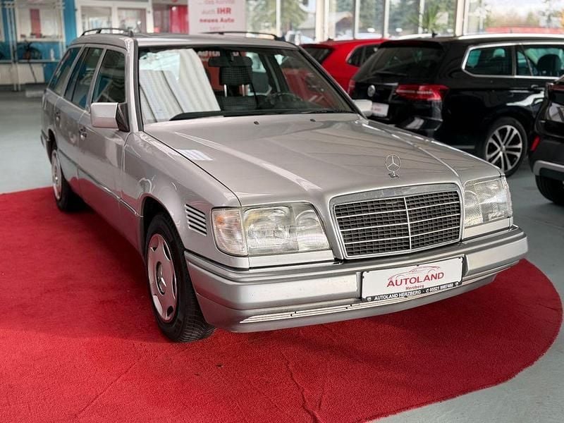 Second-hand Mercedes E250 113 CP (83 kW) 1994 Argintiu Break