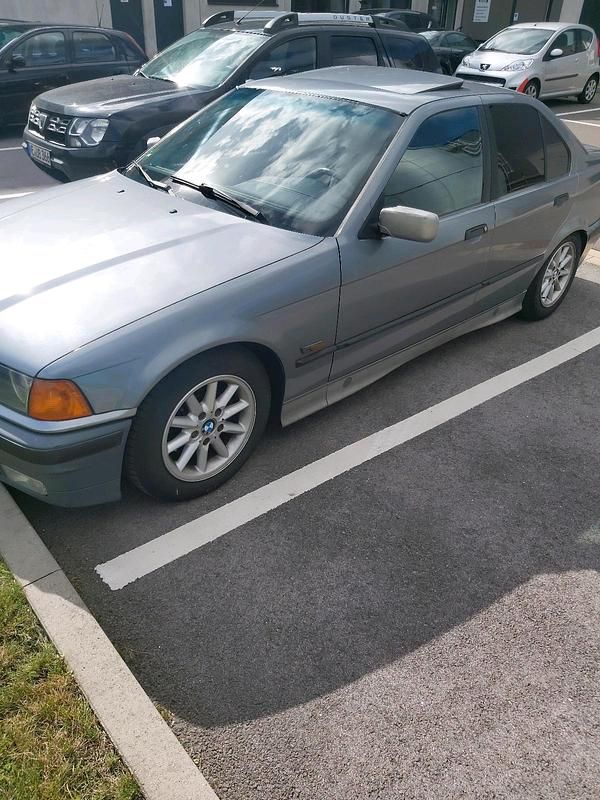 Silber Gebraucht 1995 BMW 318 Limousine | 2.800 € - Bild 1/4