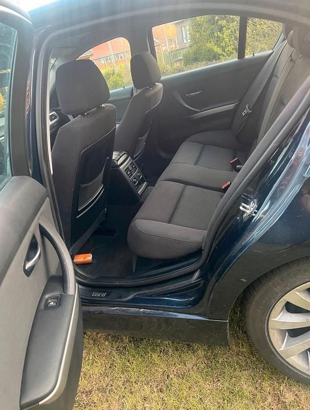 Gebraucht BMW 320 143 PS (105 kW) 2008 Blau Limousine