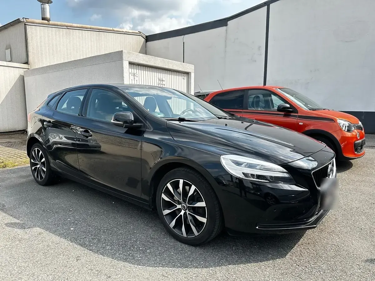 Gebraucht Volvo V40 122 PS (89 kW) 2018 Schwarz Limousine