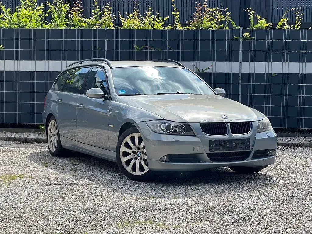 Gebraucht BMW 320 177 PS (130 kW) 2007 Blau Kombi