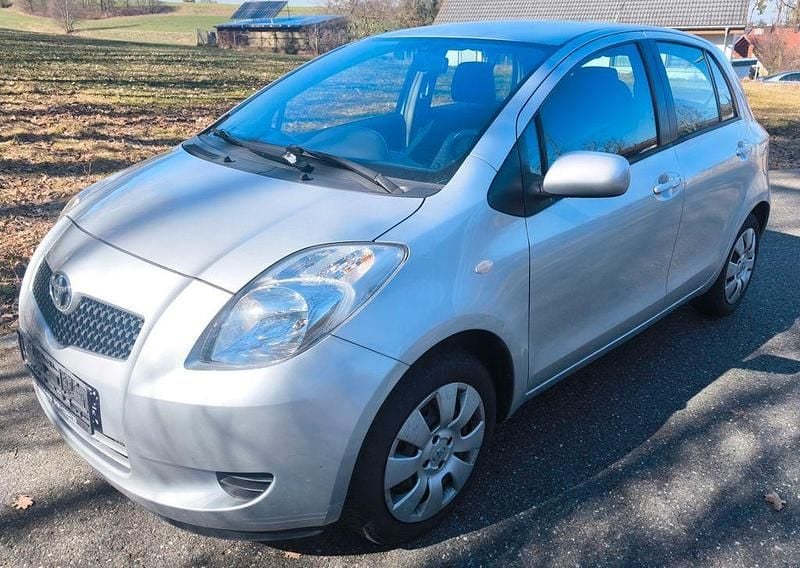 Gebraucht Toyota Yaris 87 PS (63 kW) 2007 Silber Kleinwagen
