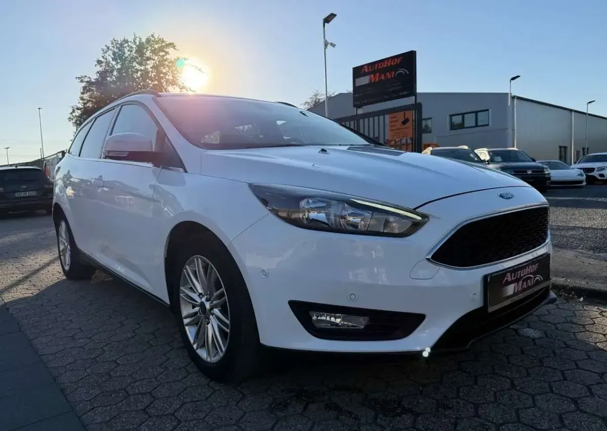 Gebraucht Ford Focus Cool & Connect 101 PS (74 kW) 2018 Frozen white Kombi