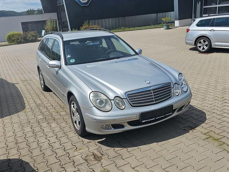 Gebraucht Mercedes E220 Classic 150 PS (110 kW) 2004 Silber Limousine
