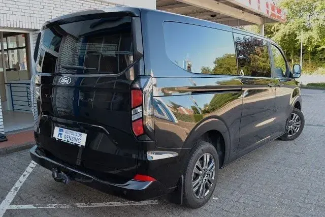 Gebraucht Ford Tourneo Titanium 136 PS (100 kW) 2025 Agate black Van / Kleinbus