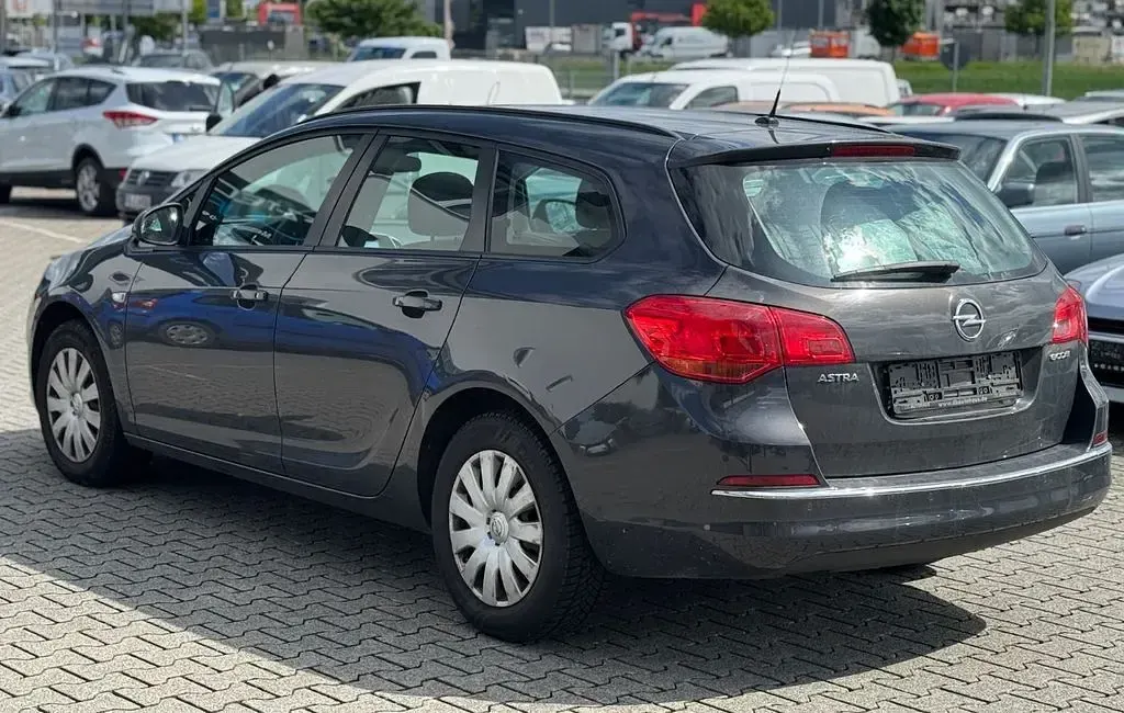 Gebraucht Opel Astra Edition 110 PS (80 kW) 2015 Grau Kombi