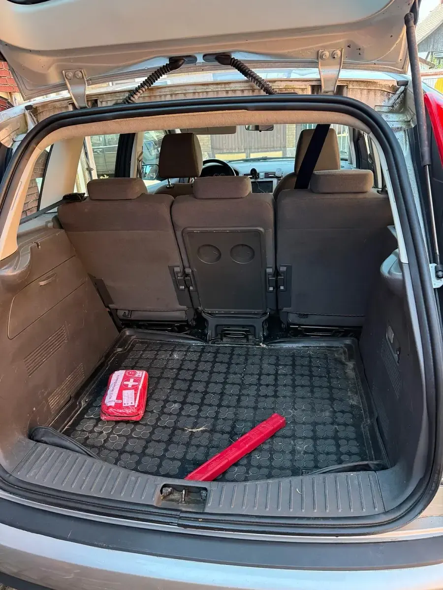 Gebraucht Ford C-MAX 125 PS (91 kW) 2004 Silber Van / Kleinbus